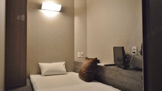 bizcourt-cabin-susukino-caters-to-men