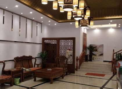 Pingle Gold Coast Hotel