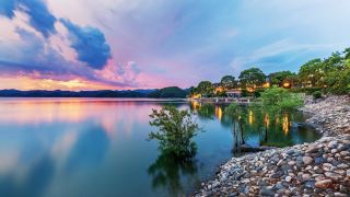 warm-island-elegant-art-hotel