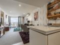 melbourne-city-sea-view-lake-view-luxury-apartment