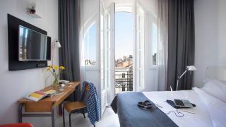 college-hotel