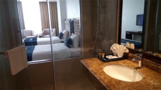 song-loc-hotel-ha-long