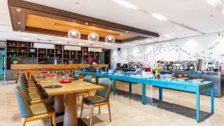 warm-island-elegant-art-hotel