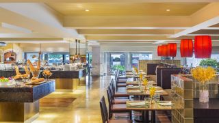 royal-orchid-sheraton-hotel-and-towers