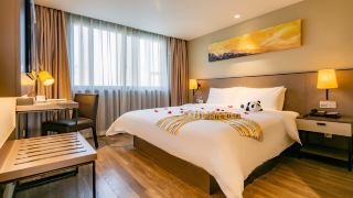 home-inn-plus-chengdu-kuanzhai-alley-west-xihan-road-east-metro-station