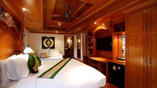 you-you-9-bedroom-patong-sea-view-villa