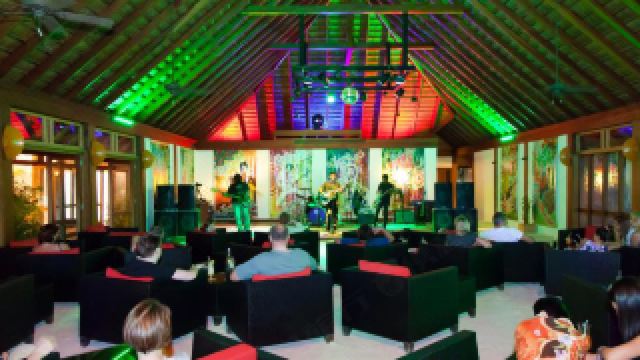 vilamendhoo-island-resort-and-spa