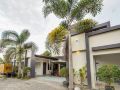 oyo-489-casa-mia-hotel-suites