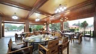 no9-xijing-road-holiday-hotel