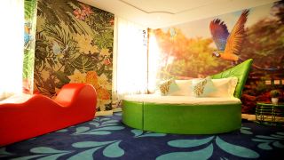 colorful-holiday-theme-hotel