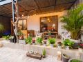 spring-flowers-blossoming-inn-yangshuo-west-street