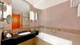 copthorne-lakeview-hotel-green-community