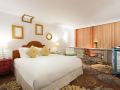 the-luxe-manor