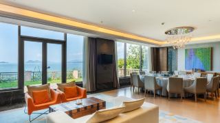 warm-island-elegant-art-hotel