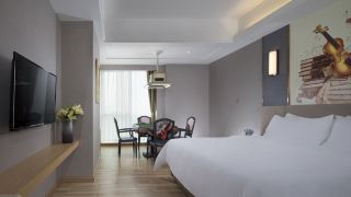 vienna-international-hotel-zhaoqing-center-lake-view