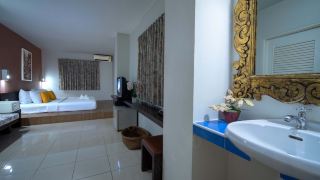khaosan-holiday