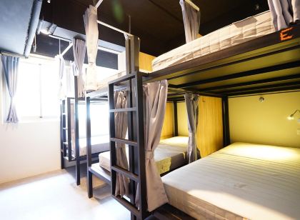 Cavemen Hostel (Taipei Station Youth)