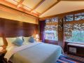 courtyard-and-sunlight-inn