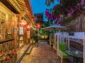 courtyard-and-sunlight-inn