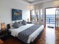 villa-in-blue
