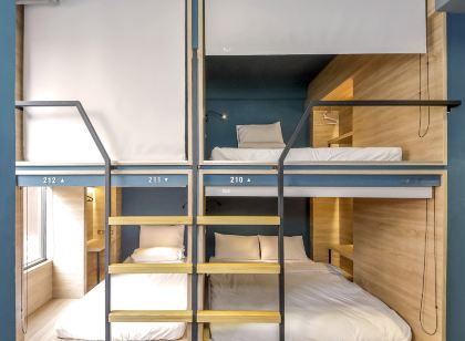 Dongmen 3 Capsule Inn