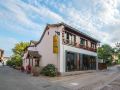 moon-and-sixpence-hotel