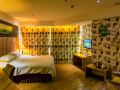 fitow-holiday-themed-hotel