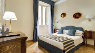 golden-tulip-rome-piram