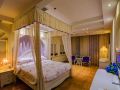 fitow-holiday-themed-hotel