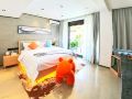 flower-lodge-courtyard-light-luxury-hotel