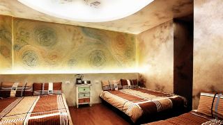 3d-sunflower-embossed-bandb
