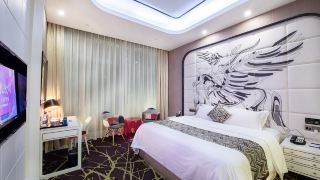 he-long-a-hotel