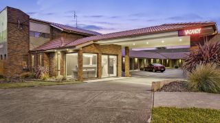 elm-tree-motel