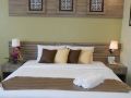 hig-hotel-deluxe-seaview-room