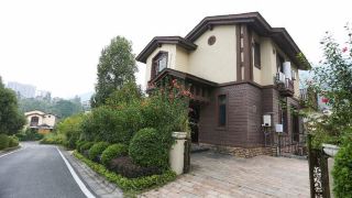 golden-sunshine-holiday-hot-spring-villa