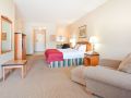 holiday-inn-hotel-and-suites-osoyoos-an-ihg-hotel
