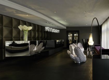 Roomers Frankfurt, Autograph Collection