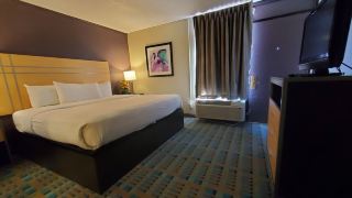 fifth-season-inn-and-suites