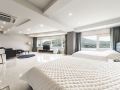 j-hotel