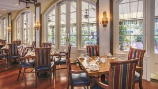 holiday-inn-hotel-french-quarter-chateau-lemoyne-an-ihg-hotel