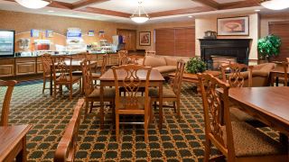 holiday-inn-express-and-suites-oshkosh-sr-41