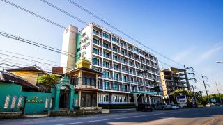 b2-premier-hotel-and-resort