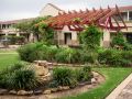 vineyard-court-designer-suites-hotel