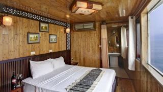 white-dolphin-charter-cruise