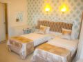 deluxe-newport-hotel
