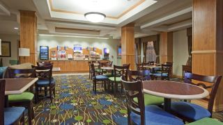holiday-inn-express-and-suites-antigo