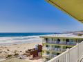 surfer-beach-hotel