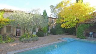 tastefully-decorated-house-with-private-pool-near-the-famous-village-gordes