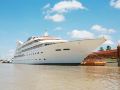 vintage-luxury-yacht-hotel