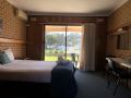 lakeside-motel-waterfront